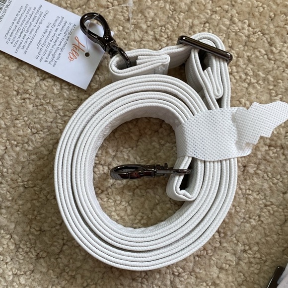 NWT Lug White Matte Luxe Strap - Picture 1 of 2